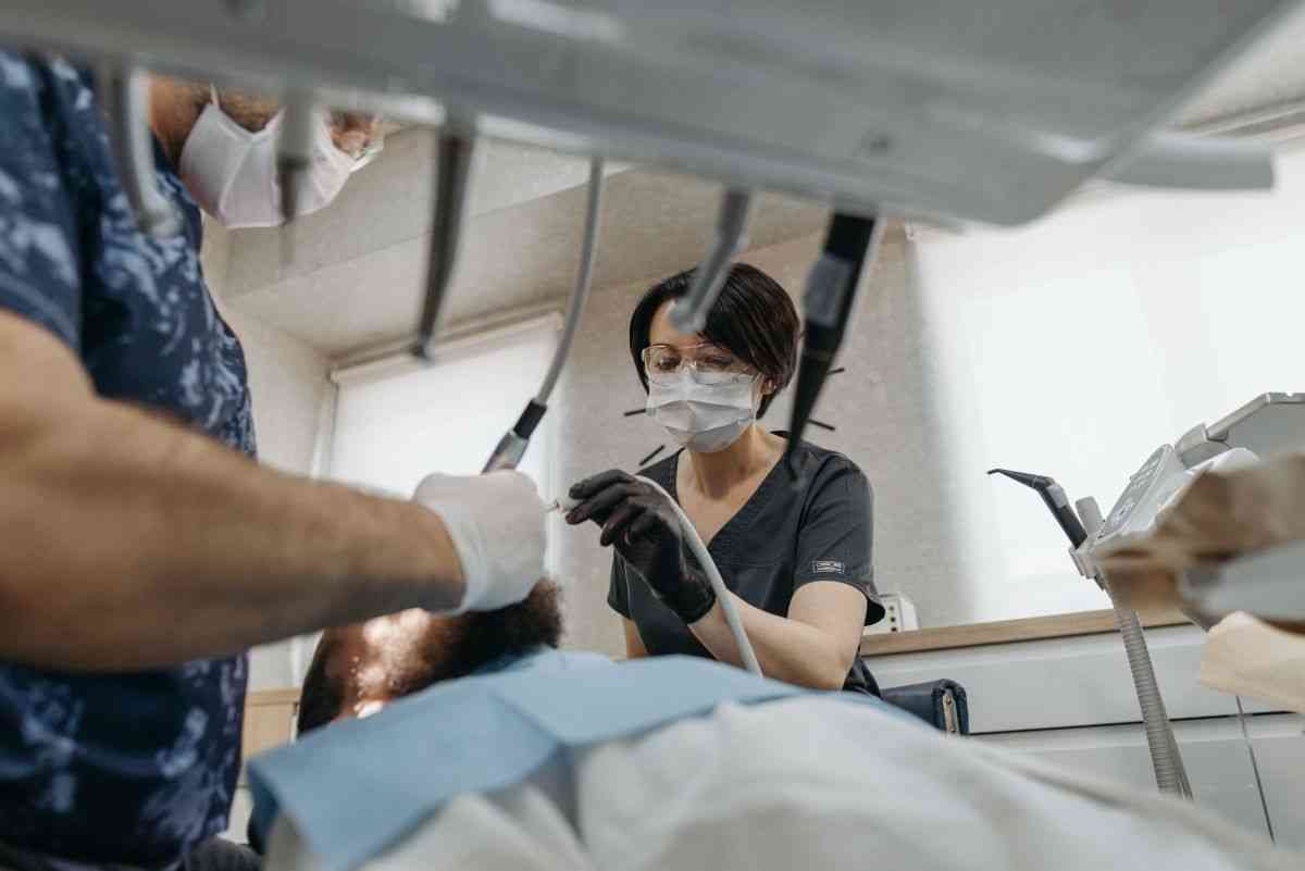 implant dentar