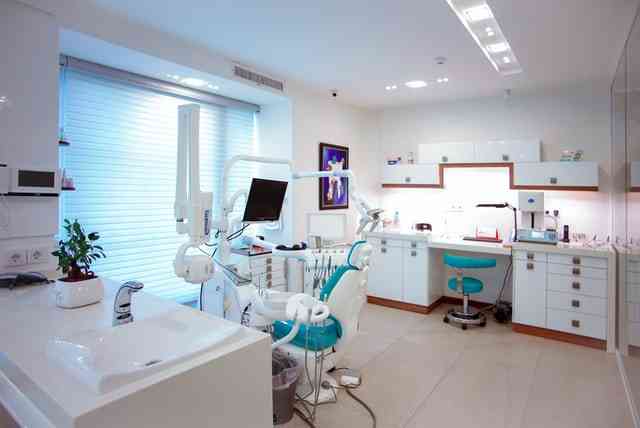 implant dentar cu dinti ficsi