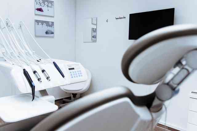 implanturi dentare dinti ficsi