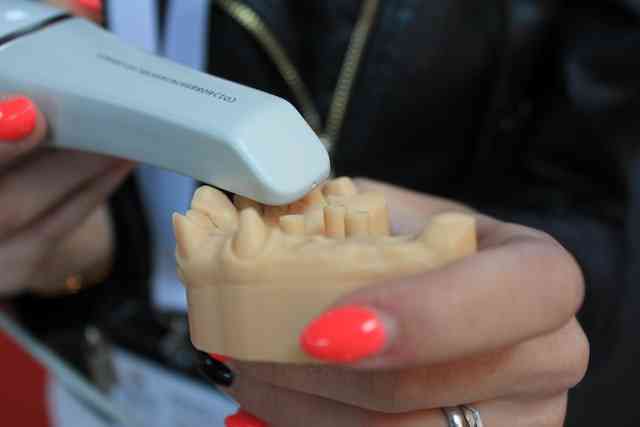 implant dentar cu dinti ficsi
