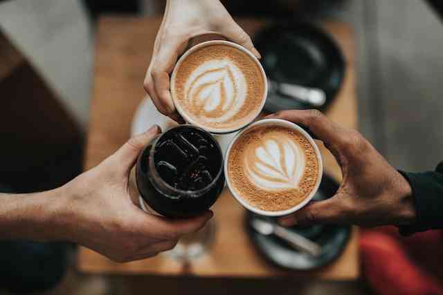 ceasca de cafea de la Pravalia cu Surprize